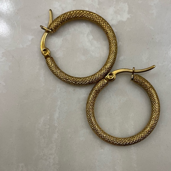 Ellie Vail 18k Gold Textured Hoop Earrings - Picture 3 of 3